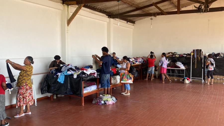Fundo Social distribui roupas e calçados às famílias em situação de vulnerabilidade social