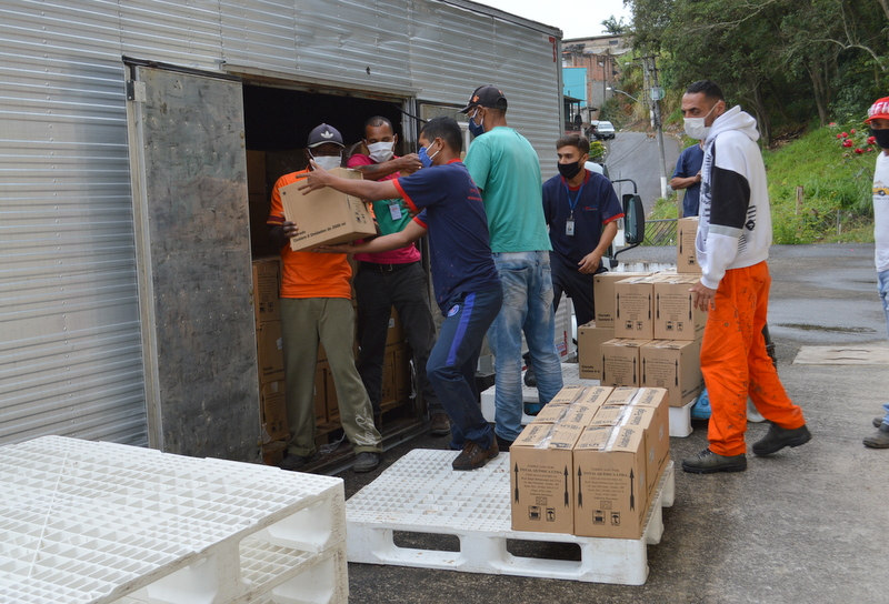 Empresa fabricante de produtos químicos doa 9.036 litros de água sanitária para Prefeitura