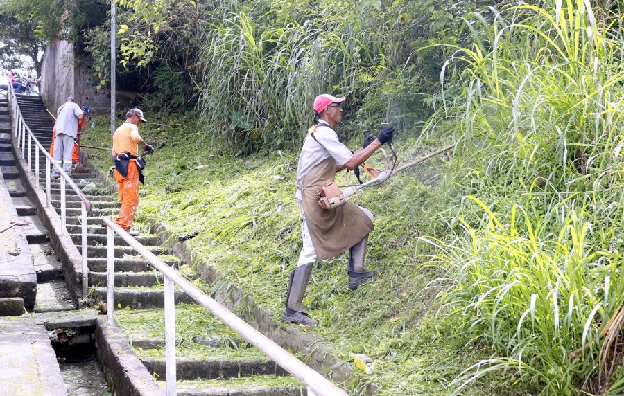 Prefeitura faz ação de zeladoria no Jardim Paraíso