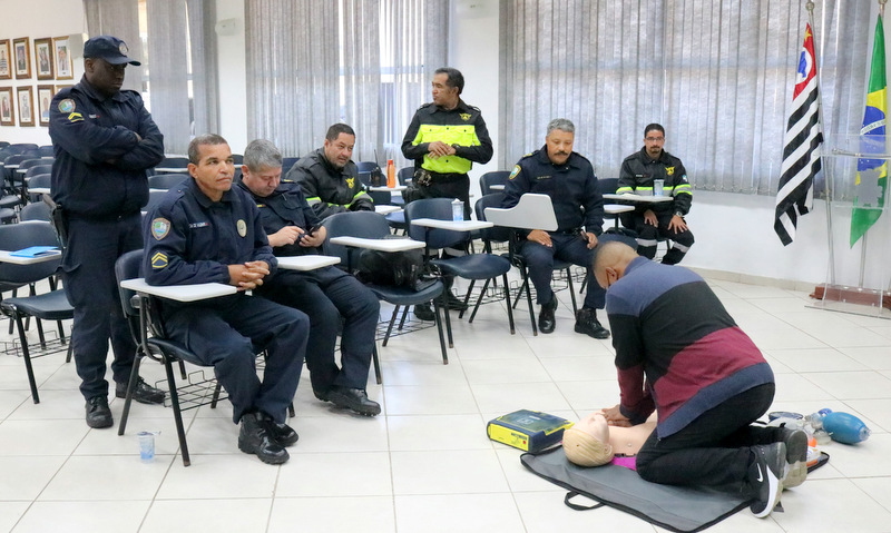 Guarda Civil Municipal e agentes de trânsito realizam curso de primeiros socorros