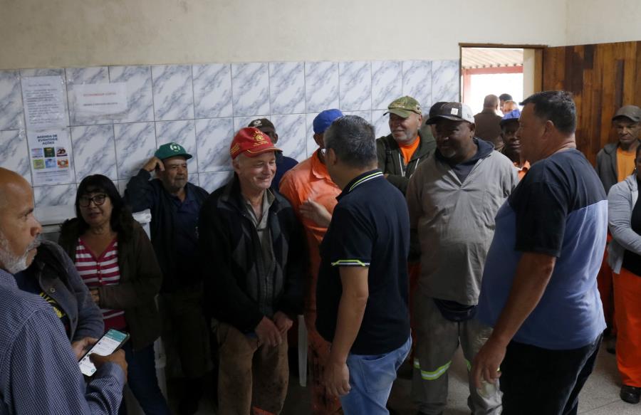 Prefeitura organiza café da manhã em homenagem aos servidores do almoxarifado