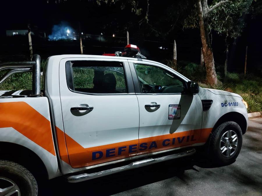 Defesa Civil age rápido e eficientemente no combate a incêndio em mata