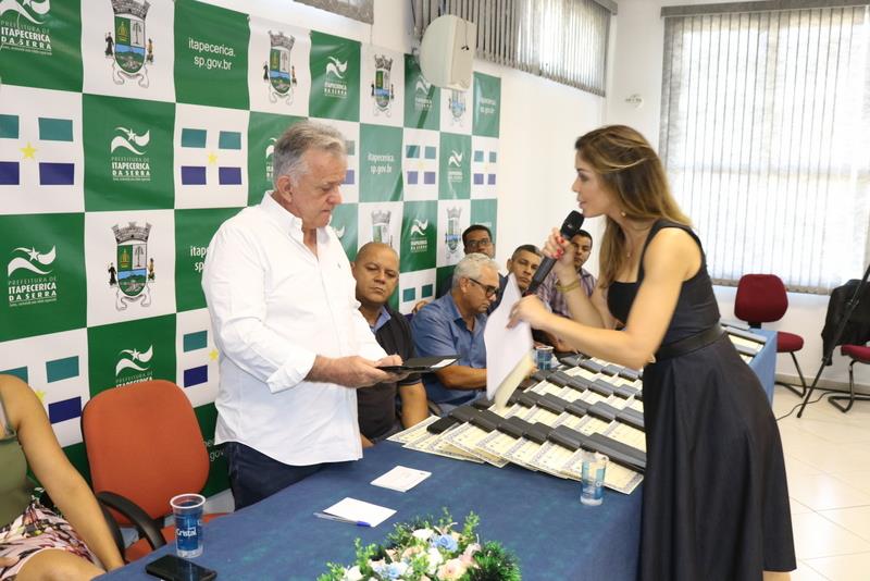 Após participarem de curso de formação, Agentes Comunitários de Saúde recebem diplomas e tablets da Autarquia de Saúde