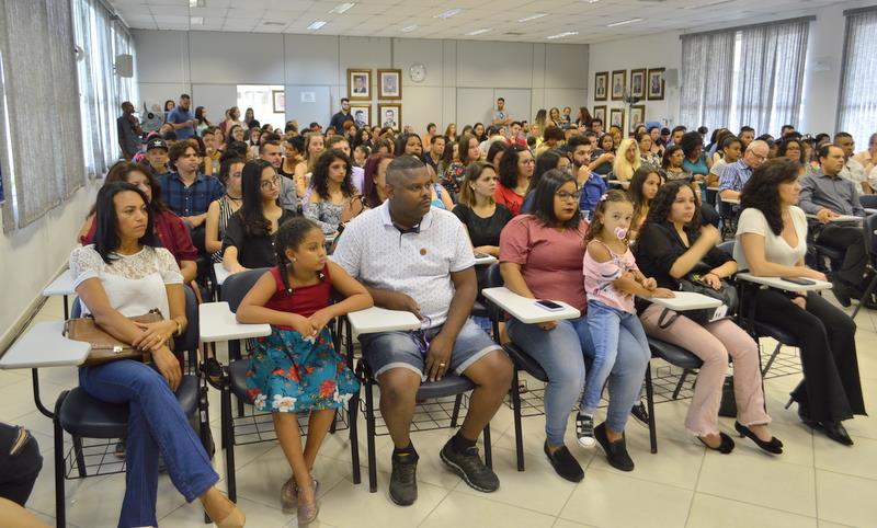 Inglês profissionalizante: Cidadão Bilíngue forma terceira turma