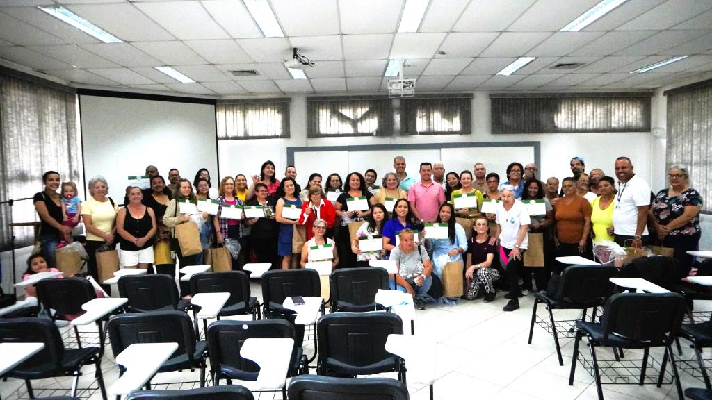 Formatura do Curso de Fabricação de Ovos de Páscoa e Bombons Artesanais celebra qualificação e geração de renda em Itapecerica da Serra