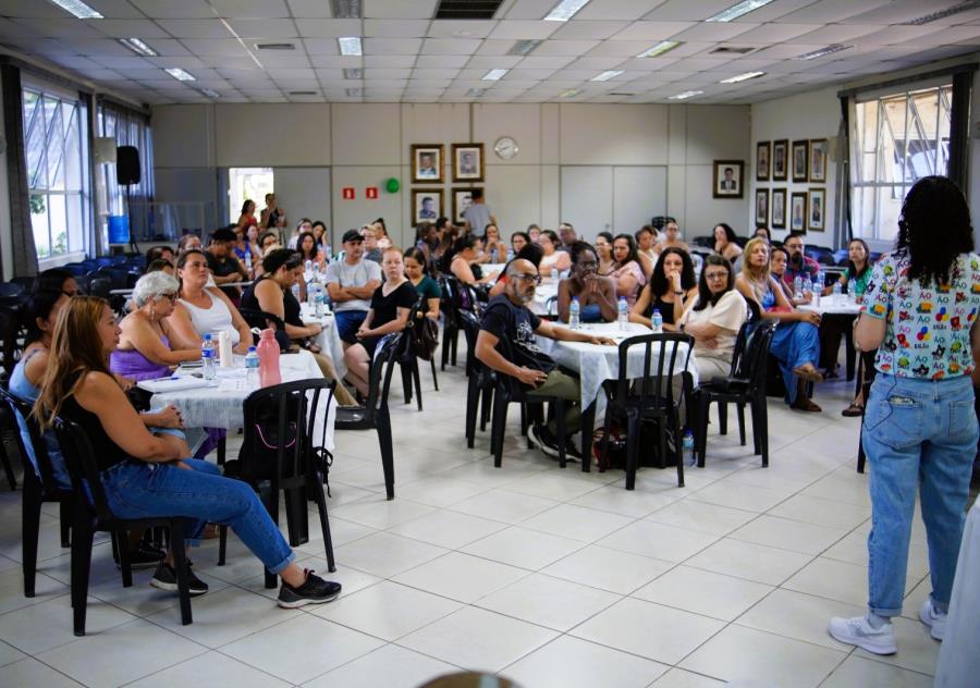 Formação para o Quadro do Magistério de Itapecerica da Serra com a Profª Dra. Sandra Puliezi aborda Instrução Fônica na Prática