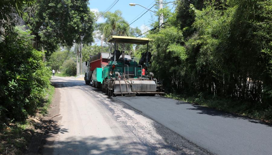 Prefeitura realiza fresagem e recapeamento da Rua Maria Ward