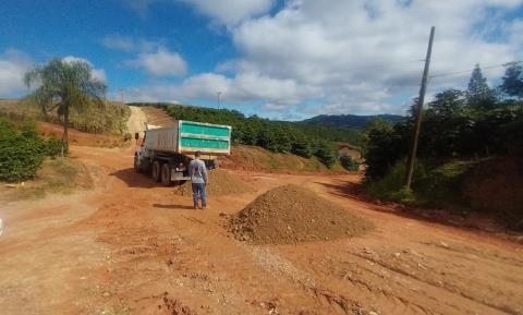 14-03-2026 Estrada Municipal Antônio Perli-zeladoria(3)