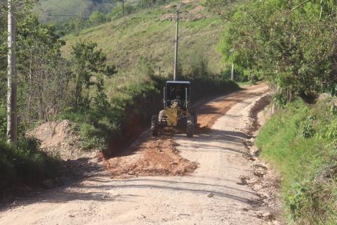 11-11-2025 Estrada Municipal Hilda Beraldi de Almeida_zeladoria(9)