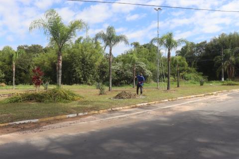 10-11-2025 Rotatória Refúgio_Parques e Jardins_zeladoria(1)