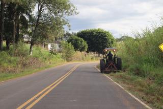 12-05-2025 Rodovia Amatis José Franchi_roçadeira hidráulica-zeladoria(2)