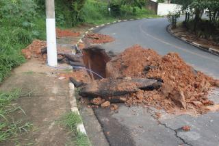 04-12-2024 Rua Paulo Pimentel Mangeon-tubulação rompida(4)