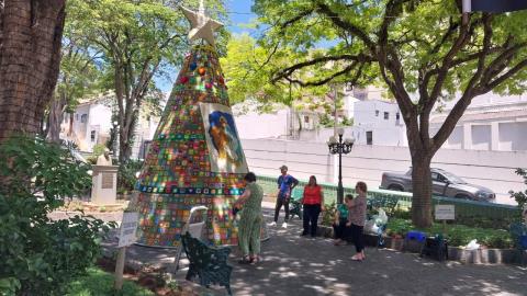 07-11-2025 - Fundo Social Quadradinhos de Amor - Montagem Árvore(23)