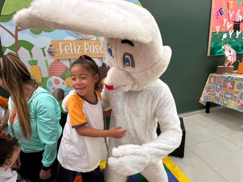 07-04-2025 Entrega de Ovos de Chocolate EMEB Professora Doraci Ramalho Silingard(29)