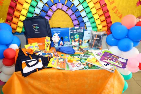 2-2-2026 Entrega kits material, uniforme apostilas_EMEB Alzira(3)