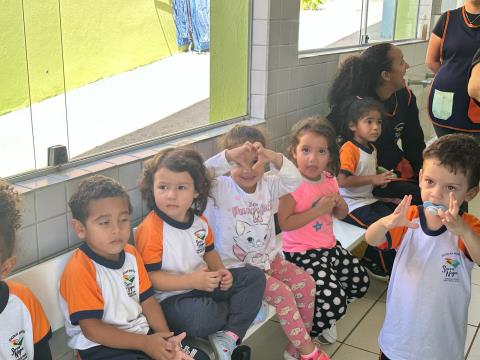 07-04-2025 Entrega de Ovos de Chocolate EMEB Maria Therezinha Pinheiro Avancini(8)