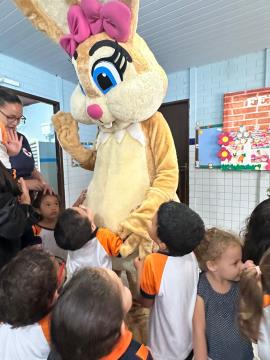 31-03-2026 Entrega de Ovos de Páscoa nas Escolas Municipais-EMEB Aracy Patrício(21)