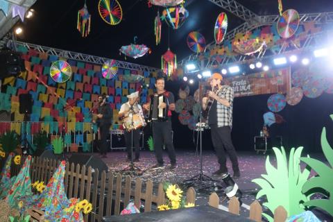 05-07-2025 Festa Julina das Escolas Municipais-Forró Maria Lua(14)