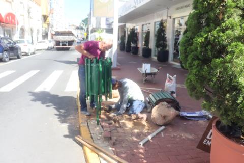 22-12-2025 Rua Coronel Pedro Penteado-reparos placa e lixeira(13)