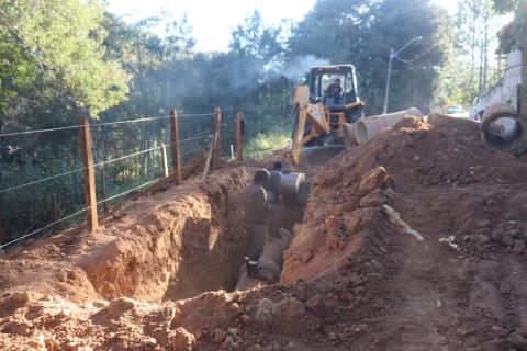 12-08-2025 Rua Waldemar da Costa Gomes-zeladoria extensão de rede(5)