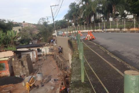 26-06-2026 Avenida João Gerosa x Rua Sérgio Dei Santi-muro de arrimo(8)