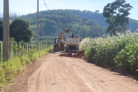 8-1-2026 Estrada Municipal José Edmundo Pinton Rizzieri-zeladoria(4)