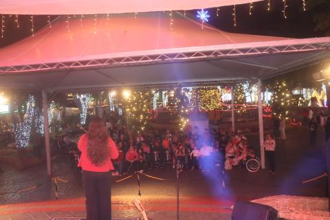 19-12-2025 Natal Luzes da Serra-Mayara Góes e Banda(13)