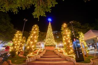 27-11-2024 Natal Luzes da Serra_decoração-Praça Prefeito João Zelante(9)