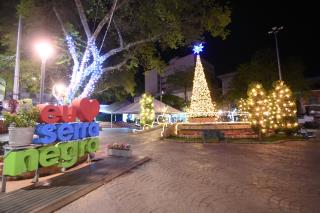 27-11-2024 Natal Luzes da Serra_decoração-Praça Prefeito João Zelante(12)