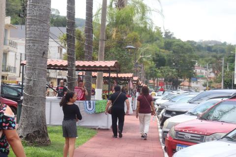 22-11-2025 Natal Luzes da Serra-Feira de Artesanato-Avenida Governador Laudo Natel(2)