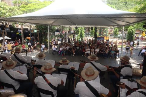 23-11-2025 Natal Luzes da Serra-Orquestra de Violeiros da Mogiana de Monte Alegre do Sul(8)