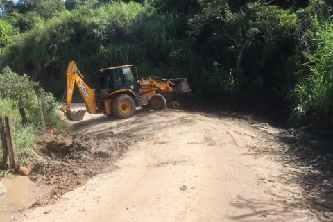 12-2-2026 Estrada Municipal Carlos Cagnassi-zeladoria(4)