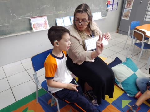 24-04-2026 Atividade - Dia Nacional de Libras (5)