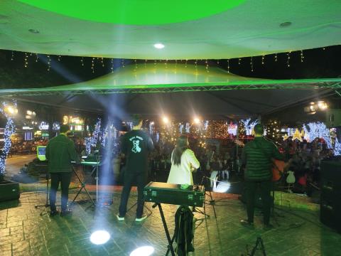 23-11-2025 Natal Luzes da Serra-Trio Cassino e Ella(7)