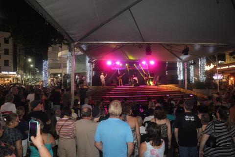 30-12-2025 Natal Luzes da Serra-Legião Urbana Côver(10)