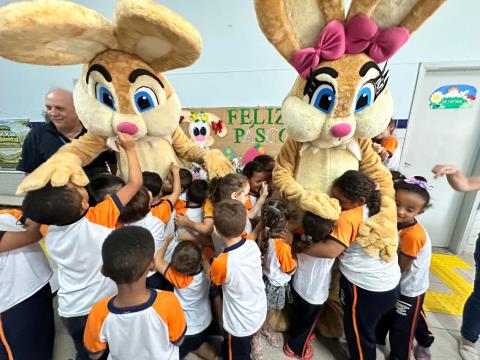 1º-04-2026 Entrega de Ovos de Páscoa nas Escolas Municipais-EMEB Haydeé(3)
