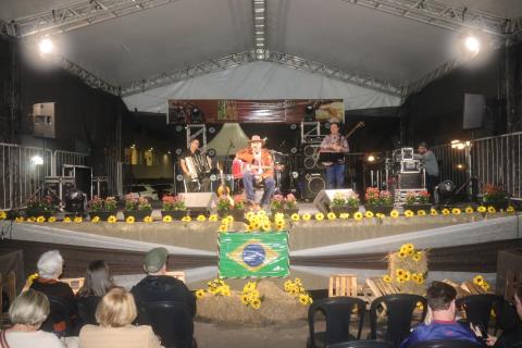22-05-2026 Festival do Café & Riquezas da Serra - Sérgio Estrada e Banda(18)