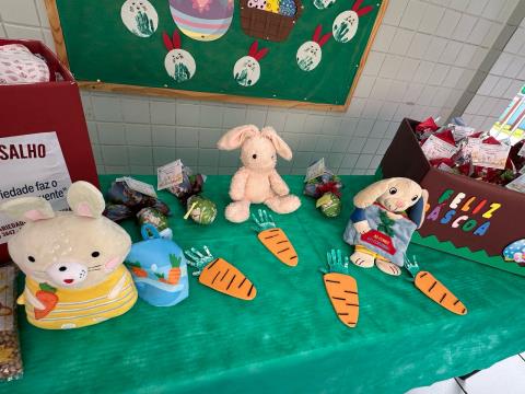 07-04-2025 Entrega de Ovos de Chocolate EMEB Maria Therezinha Pinheiro Avancini(32)