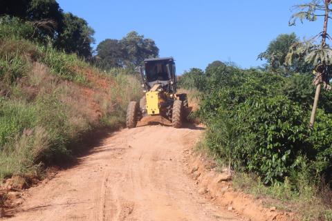 17-04-2026 Estrada Municipal Custódio Nereu Salzano-Barrocão de Bairro-zeladoria(3)