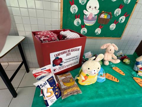 07-04-2025 Entrega de Ovos de Chocolate EMEB Maria Therezinha Pinheiro Avancini(33)