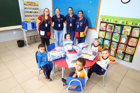 2-2-2026 Entrega kits material, uniforme apostilas_EMEB Alzira(21)