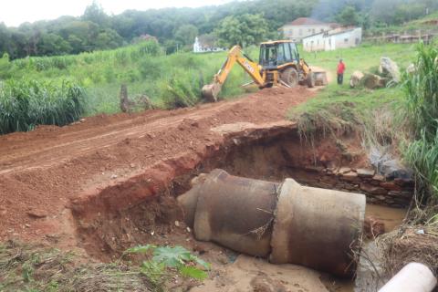 11-03-2026 Chuvas Estrada Municipal Maria Catini Canhassi-zeladoria ponte(7)