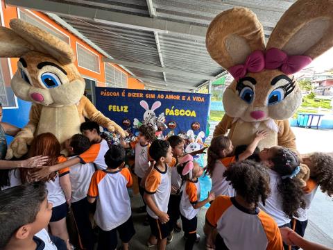 1º-04-2026 Entrega de Ovos de Páscoa nas Escolas Municipais-EMEB Rosalba(2)