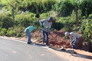 25-11-2024 Estrada Municipal José Renato Pulini Marchi_canaletas laterais(5)