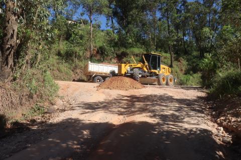 23-12-2023 Estrada Municipal Custódio Nereu Salzano-zeladoria(1)