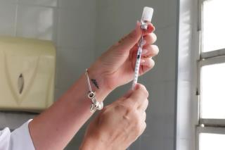 Itatiba aplica 100% das vacinas contra a dengue