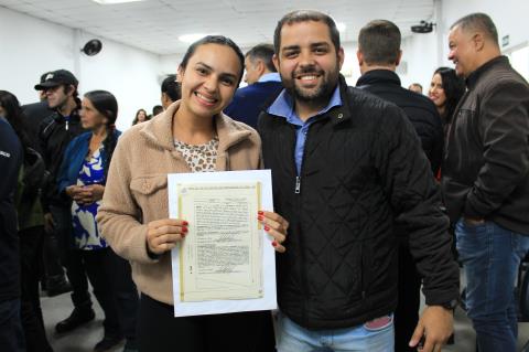 Prefeitura entrega novos títulos de propriedade a famílias do Chavini e Castro, Clube de Campo e Recreio Costa Verde nesta sexta (24/10)