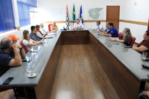 Prefeitura reúne setores para elaborar protocolos de respostas em casos de eventos climáticos severos