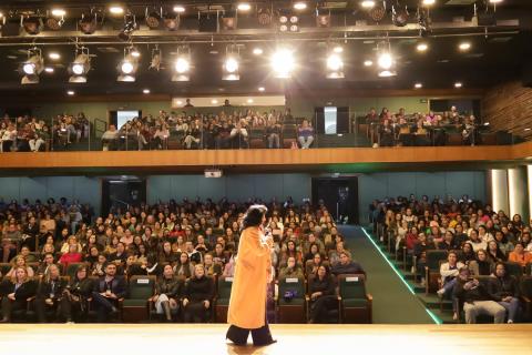 Anual Fórum municipal da Educação lota três noites no Teatro Ralino Zambotto