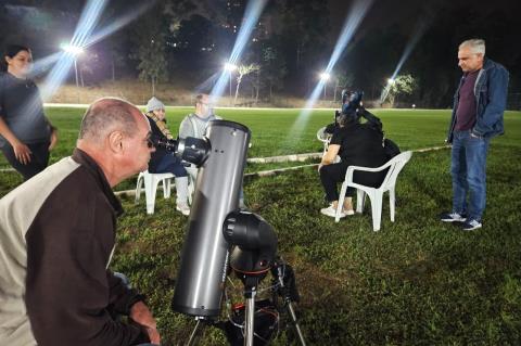 Céu em destaque: Planetário tem sessão extra nesta terça e 2ª observação da Lua na quarta (27)